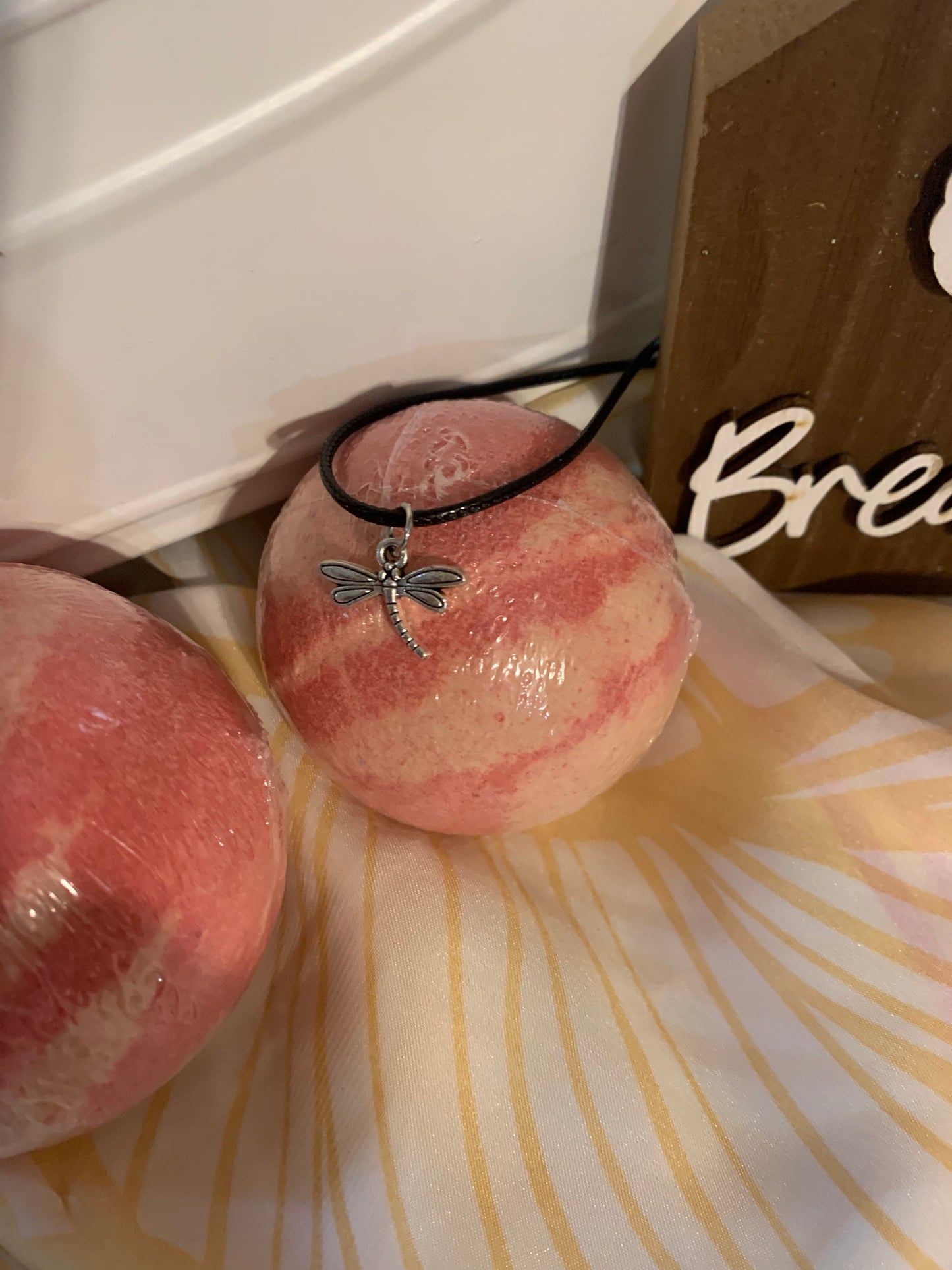 Strawberry Cream Charm Necklace Bath Bomb