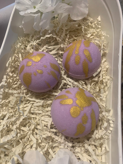 Golden Grape Bath Bomb with Charm Necklace