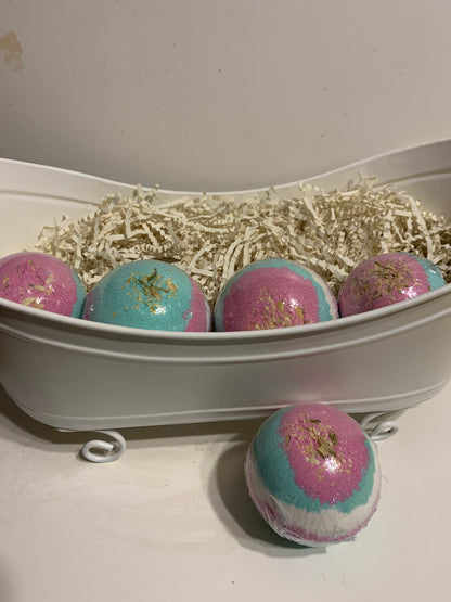 Jasmine and Cherry Blossom with Charm Necklace Bath Bomb