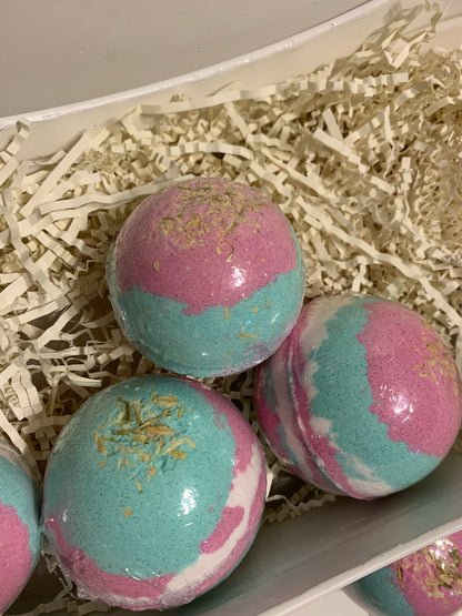 Jasmine and Cherry Blossom with Charm Necklace Bath Bomb