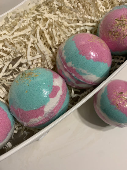 Jasmine and Cherry Blossom with Charm Necklace Bath Bomb