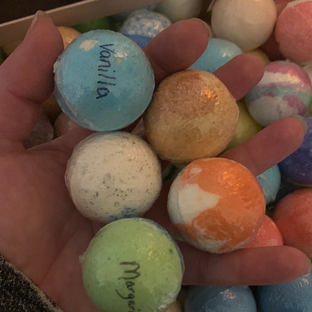 LIMITED TIME ONLY! 75cent mini bath bombs!!!