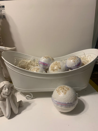 Natural Oatmeal, Milk & Honey Bath Bomb